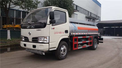 福田時(shí)代加油車 安全高效，助力能源運(yùn)輸